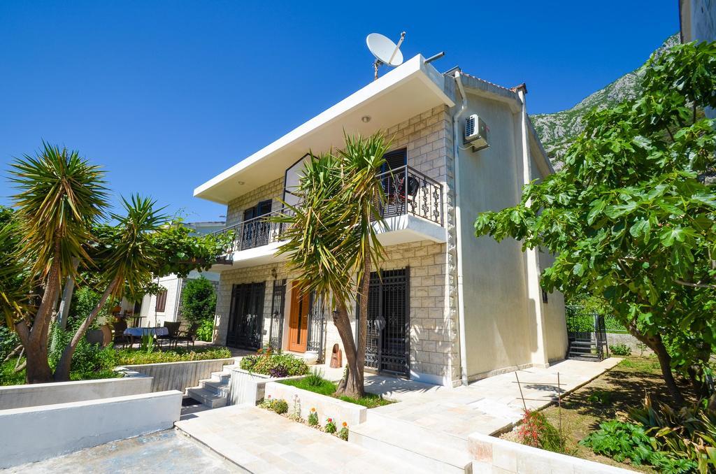 Apartments Ceklin Kotor Exterior photo